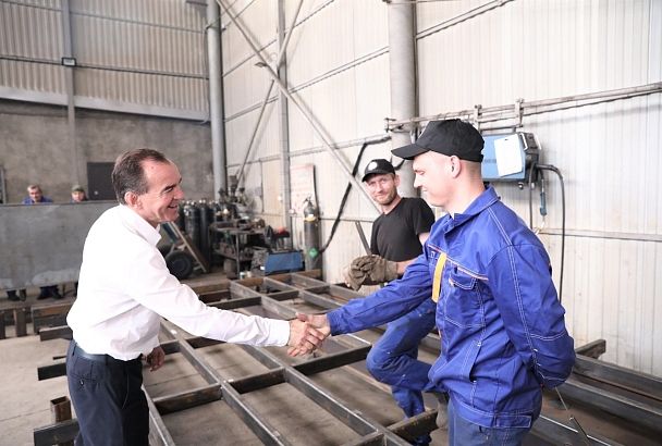Губернатор Вениамин Кондратьев посетил предприятие по производству сельхозоборудования и маслоэкстракционный завод в Новопокровском районе